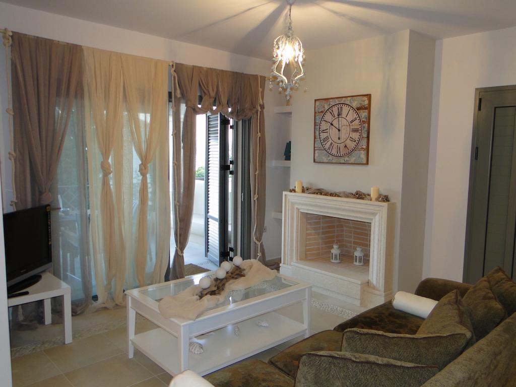 Porto Heli Villas & Studios エクステリア 写真